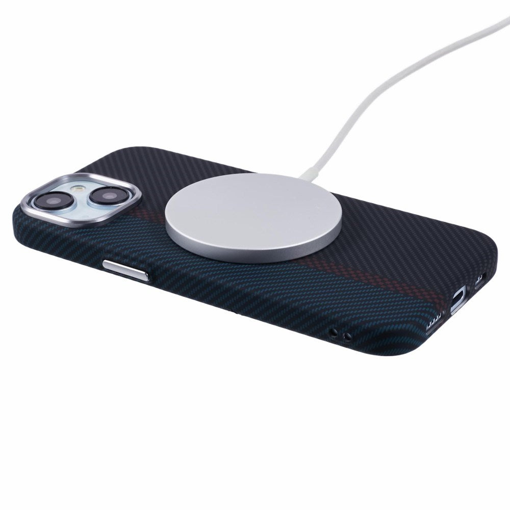 EIDERWOOD Mønstret Carbon Deksel - iPhone 15 - MagSafe Kompatibel - Dark Colored Pattern