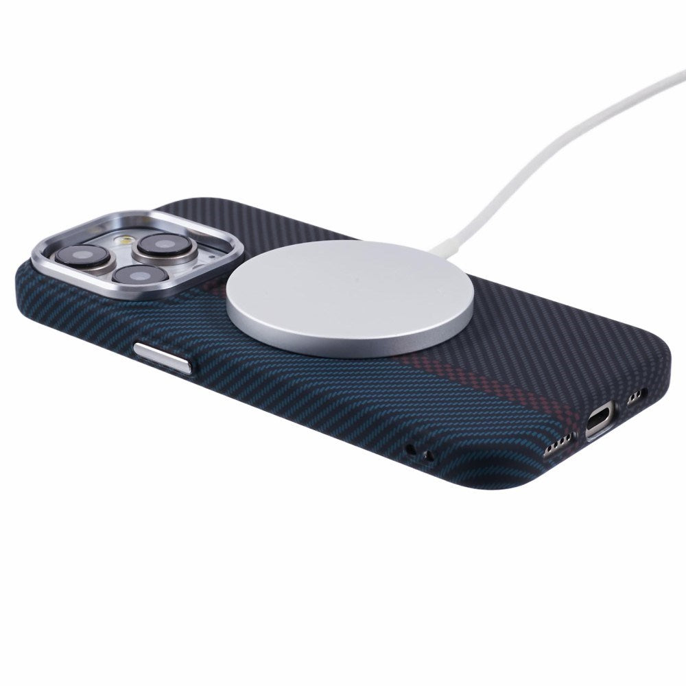EIDERWOOD Mønstret Carbon Deksel - iPhone 13 Pro - MagSafe Kompatibel - Dark Colored Pattern