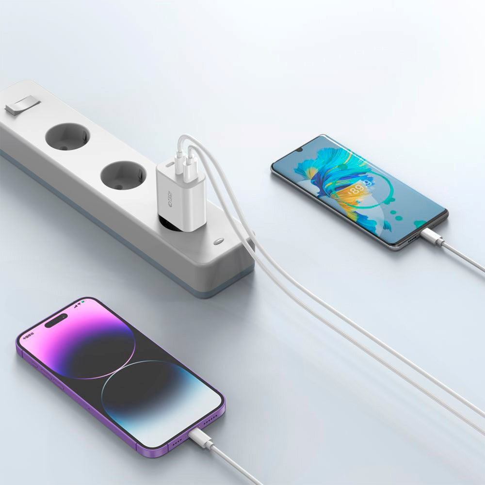 Tech-Protect 30W Vegglader med 2 x USB-C og 1 x USB-A - Hvit