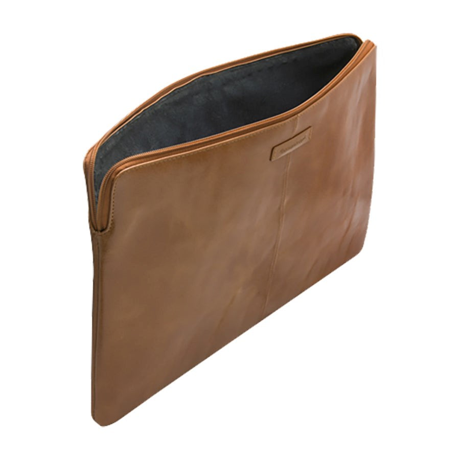 dbramante1928 Skagen Pro Ekte Skinnveske forMacBook 13-14" (30.5 x 21.5 cm) - CO2 Neutralt - Tan