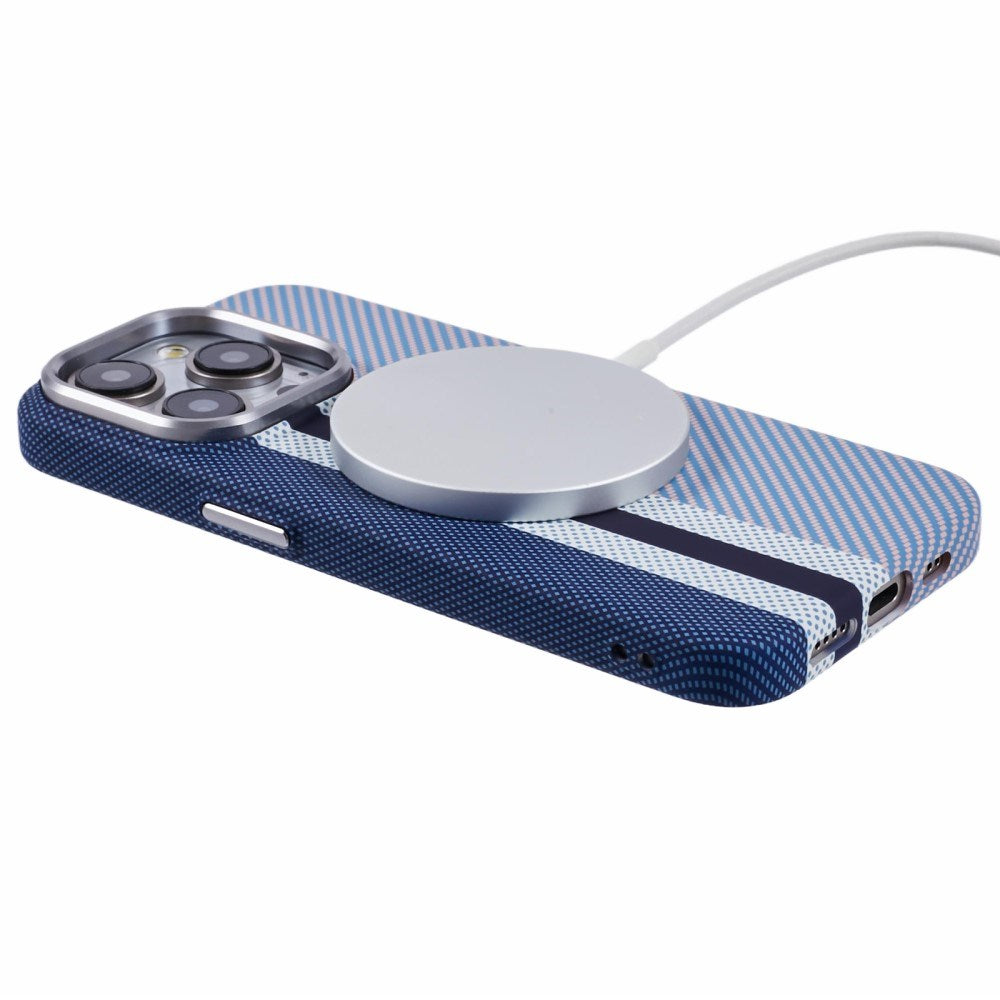 EIDERWOOD Mønstret Carbon Deksel - iPhone 13 Pro - MagSafe Kompatibel - Blue Stripes