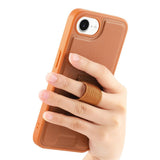 iPhone 17e / 16e Hard Plast Deksel m. Kunstskinn Bakside & Fingerrem - MagSafe Kompatibel - Brun
