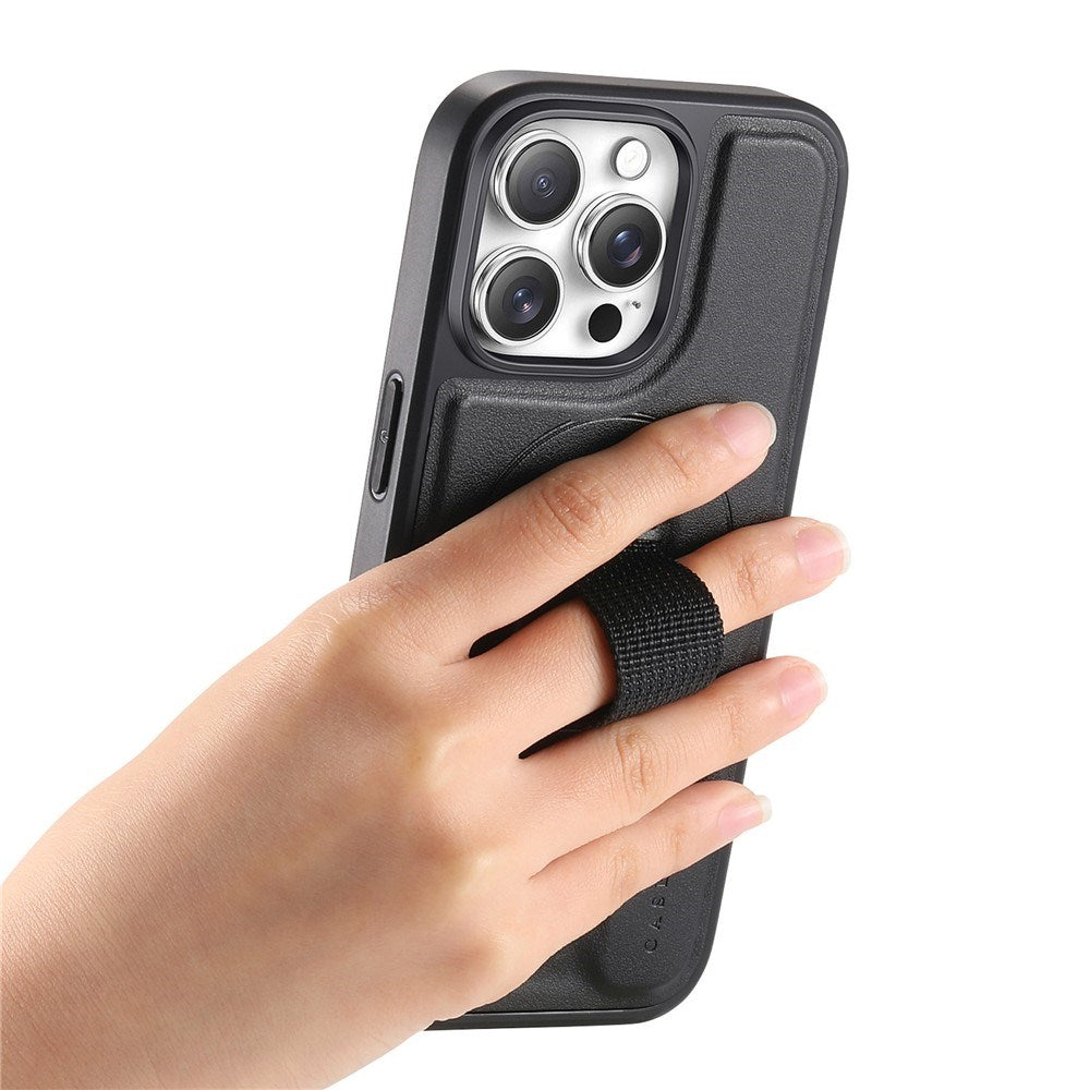 iPhone 13 Pro Hard Plast Deksel m. Kunstskinn Bakside & Fingerrem - MagSafe Kompatibel - Svart