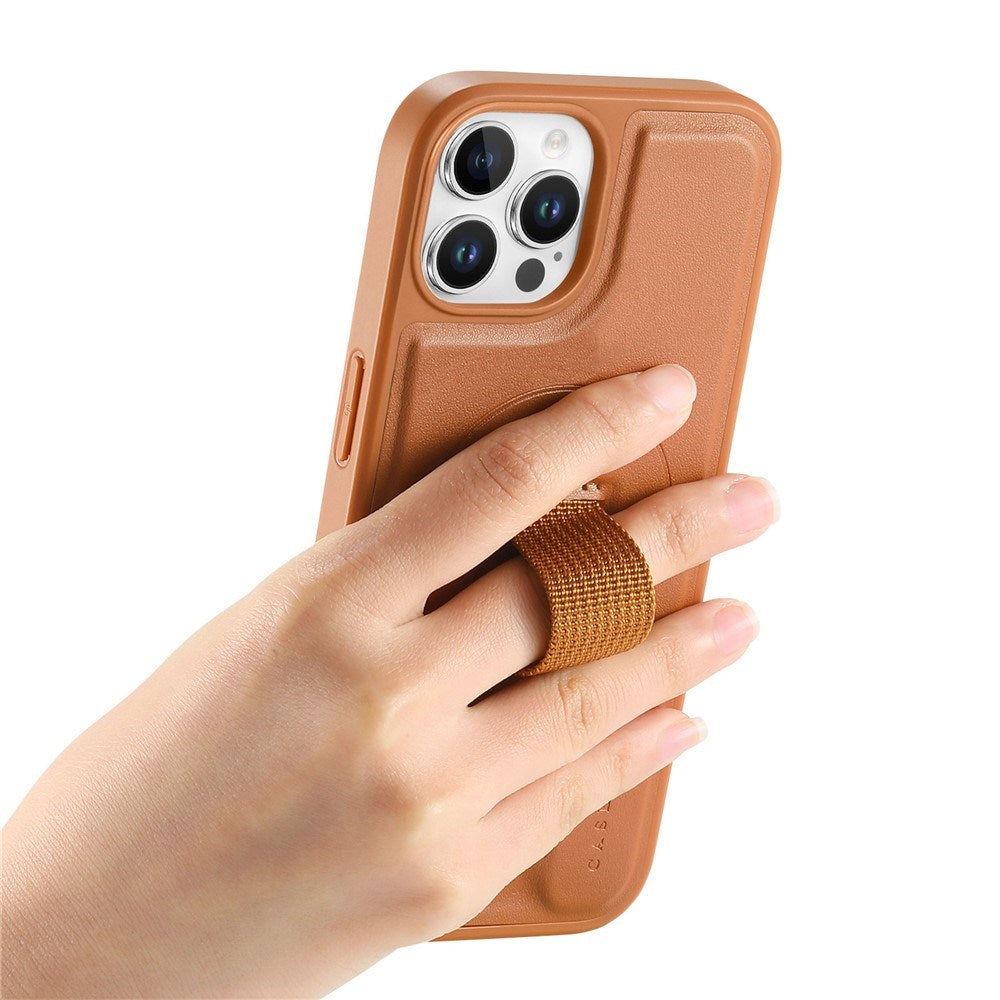 iPhone 12 / 12 Pro Hard Plast Deksel m. Kunstskinn Bakside & Fingerrem - MagSafe Kompatibel - Brun