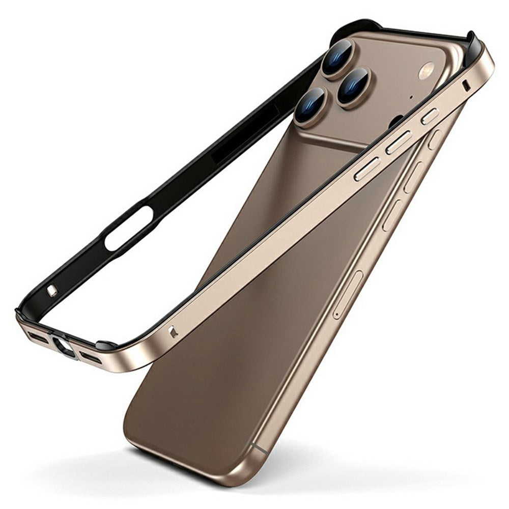 iPhone 17 Pro Max EIDERWOOD Metal Bumper Deksel m. Forsterkede Silikon Hjørner - Gull