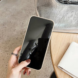 iPhone 12 Pro imitert skinndeksel med innebygd stropp - Beige