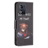 Motorola Moto E13 Flip Deksel i Kunstkinn med Lommebok og Trykk - "Don't Touch My Phone" Bjørn