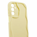 EIDERWOOD Samsung Galaxy S23 FE Fleksibelt Plast Deksel med Bølgete Kanter - Gul