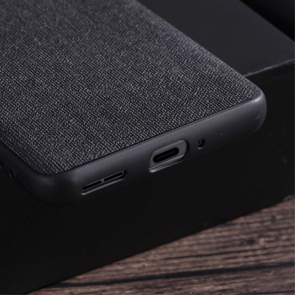 OnePlus 12 Stoffdekket Plastdeksel - Rød