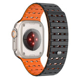 Apple Watch (42/44/SE/45/46/49mm) Mobile Origin Magnetisk Silikonrem – Svart / Oransje