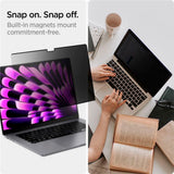 MacBook Air 15" M5/M4/M3/M2 (2026-2023) Spigen SafeView Privacy Beskyttelsesfilm - Gjennomsiktig