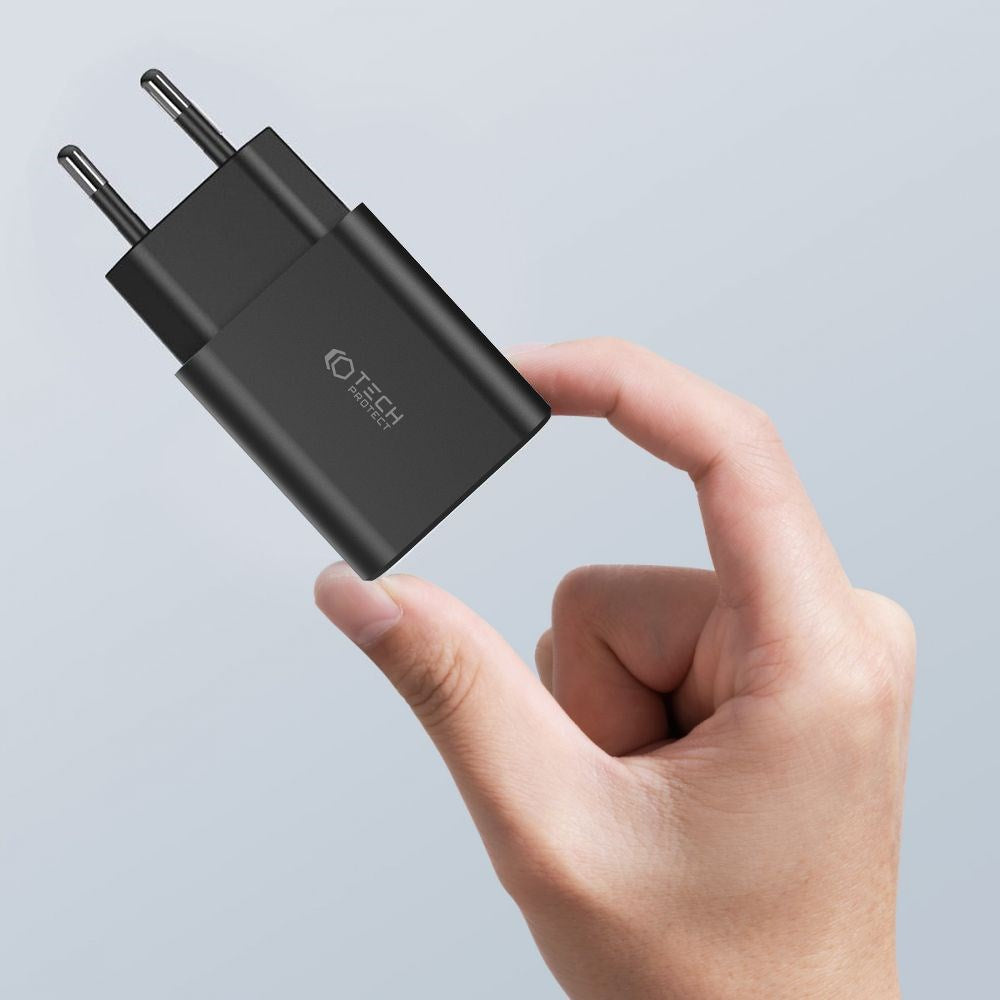 Tech-Protect 30W Vegglader med 1 x USB-A QC og 1 x USB-C PD - Svart
