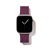 Apple Watch (42/44/SE/45/46/49mm) iDeal of Sweden Soft Swirl Silikon Klokkerem - Størrelse S/M - Velvet Plum