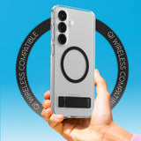 CARE by PanzerGlass Samsung Galaxy S25+ (Plus) Feature Kickstand Deksel - Qi Kompatibel - Transparent / Black