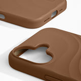 iPhone 16 iDeal of Sweden Soft Swirl Silicone Deksel - MagSafe Kompatibel - Salted Caramel