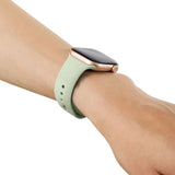 Apple Watch (42/44/SE/45/46/49mm) iDeal of Sweden Silikon Klokkerem - Størrelse M/L - Sage Green