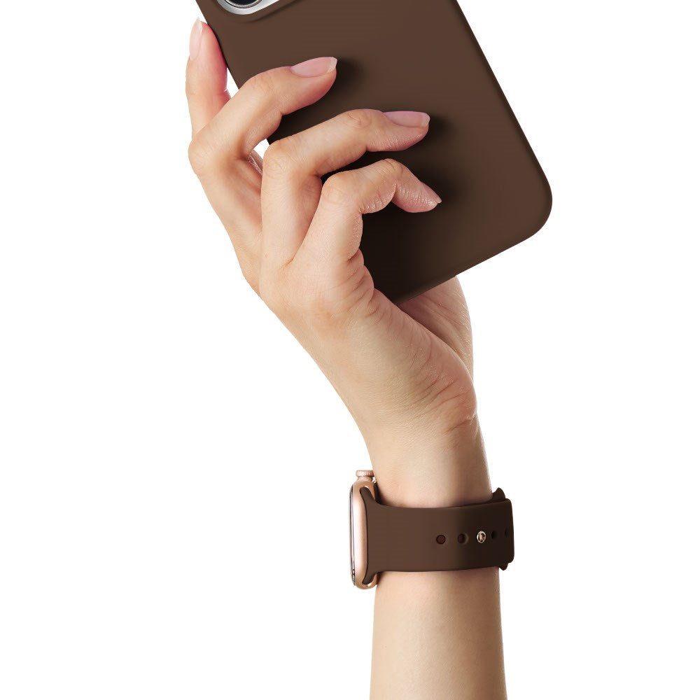 Apple Watch (42/44/SE/45/46/49mm) iDeal of Sweden Silikon Klokkerem - Størrelse M/L - Mocha Mousse