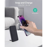 Aukey MagFusion 6 700 mAh Powerbank med Trådløs Lading & stativfunksjon - MagSafe / Qi2 Kompatibel - Svart