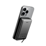 Aukey MagFusion 6 700 mAh Powerbank med Trådløs Lading & stativfunksjon - MagSafe / Qi2 Kompatibel - Svart